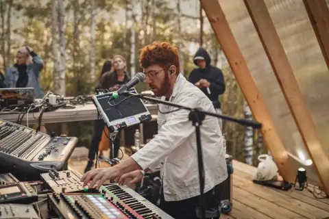 Ile lat ma DJ Kris? Zaskakująca historia jego życia i kariery