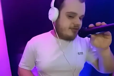 DJ Akun ile ma lat? Odkryj zaskakującą prawdę o jego wieku