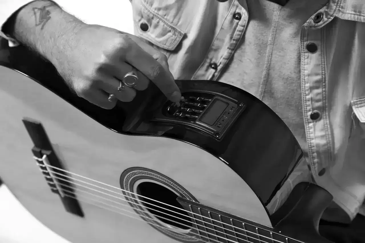 Nauka gry na gitarze od podstaw - akordy, rytm i plan ćwiczeń