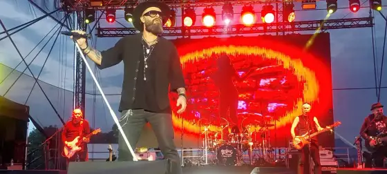 Jak zagrać „Autobiografię” Perfect na gitarze?