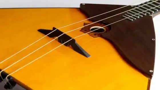 Bałałajka od podstaw - odmiany, strój i wybór instrumentu